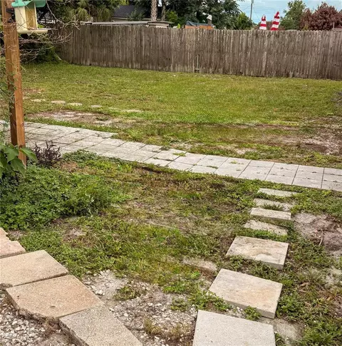Exterior - 880 Emerald Dr, Mount Dora, FL 32757 photo 4 of 7