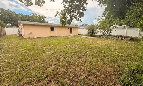 Exterior - 880 Emerald Dr, Mount Dora, FL 32757 photo 6 of 7