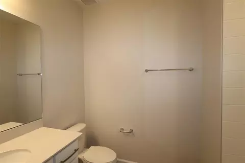 Bath - 1417 Hyde St, Saint Cloud, FL 34771 photo 1 of 3