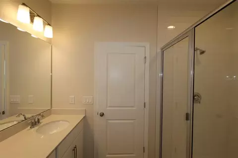 Bath - 1417 Hyde St, Saint Cloud, FL 34771 photo 3 of 3