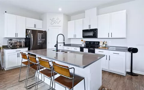 Kitchen - 11873 Brighton Knoll Loop, Riverview, FL 33579 photo 1 of 2