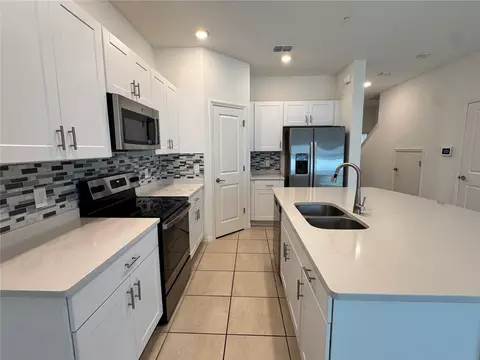 Kitchen - 4461 Arlington Ave, Saint Cloud, FL 34769 photo 3 of 5