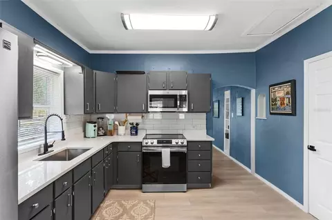 Kitchen - 111 Shepard Ave, Dundee, FL 33838 photo 4 of 4