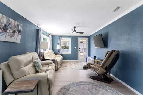 Living - 111 Shepard Ave, Dundee, FL 33838 photo 2 of 2
