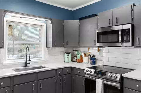 Kitchen - 111 Shepard Ave, Dundee, FL 33838 photo 3 of 4