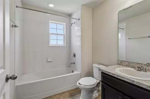 Bath - 5231 Villa Rosa Ave, Saint Cloud, FL 34771 photo 3 of 4