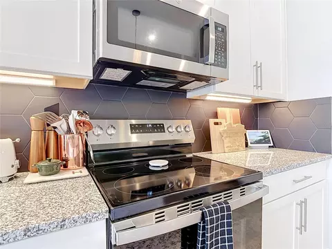 Kitchen - 5757 Anders Way, Saint Cloud, FL 34771 photo 5 of 10