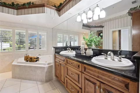 Bath - 605 Old Mount Dora Rd, Eustis, FL 32726 photo 2 of 7