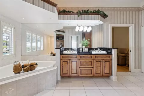 Bath - 605 Old Mount Dora Rd, Eustis, FL 32726 photo 3 of 7