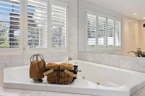 Bath - 605 Old Mount Dora Rd, Eustis, FL 32726 photo 4 of 7
