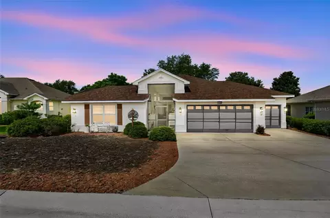 5636 Freeport Dr, Tavares, FL 32778