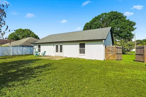 Exterior - 4209 Red Bird Ave, Saint Cloud, FL 34772 photo 5 of 8