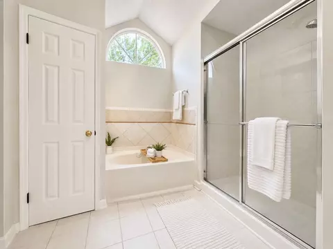 Bath - 5113 Timber Ridge Tr, Ocoee, FL 34761 photo 1 of 2