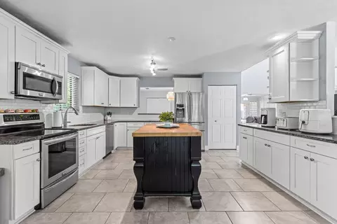 Kitchen - 82 Kingsley Pl, Ormond Beach, FL 32174 photo 5 of 5