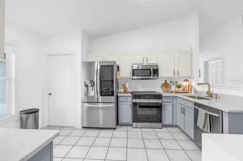 Kitchen - 2704 Libbys Ln, Ocoee, FL 34761 photo 2 of 4