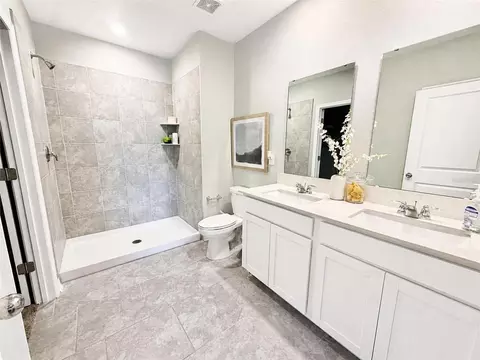 Bath - 1104 Tyler Loop, Winter Haven, FL 33884 photo 1 of 2