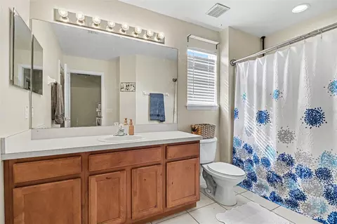 Bath - 7014 Cupseed Ln, Harmony, FL 34773 photo 2 of 3