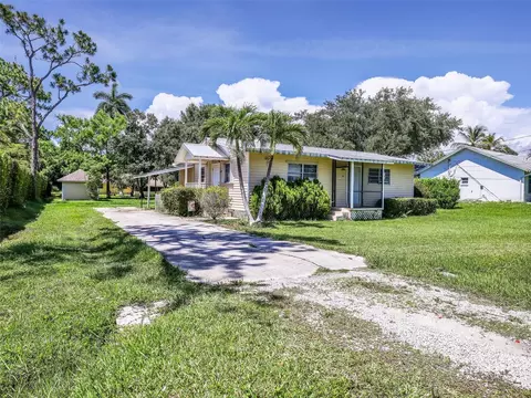 5211 Maple Ln, Naples, FL 34113