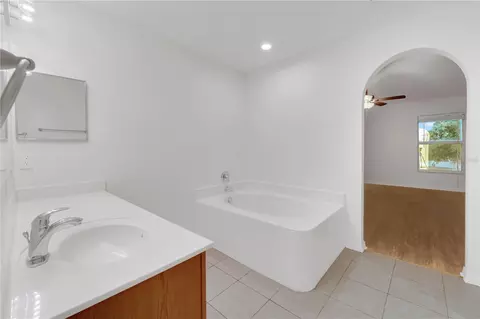 Bath - 13403 Copper Head Dr, Riverview, FL 33569 photo 2 of 5