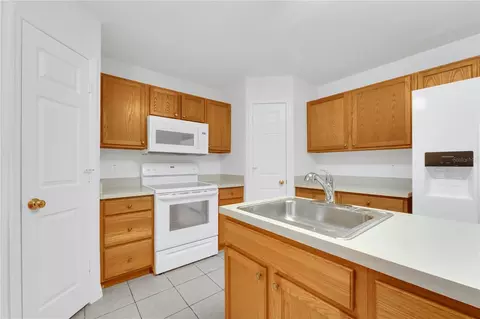 Kitchen - 13403 Copper Head Dr, Riverview, FL 33569 photo 2 of 3