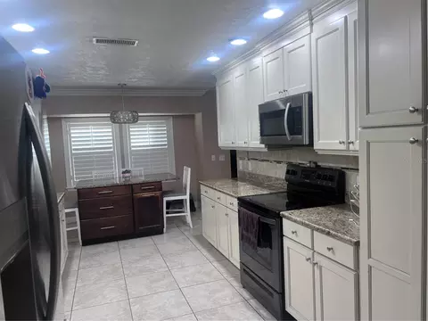 Kitchen - 357 Tymber Run, Ormond Beach, FL 32174 photo 3 of 3