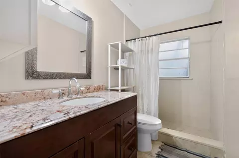 Bath - 470 Wurst Rd, Ocoee, FL 34761 photo 1 of 1