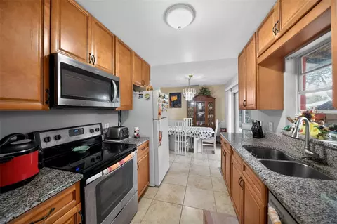 Kitchen - 470 Wurst Rd, Ocoee, FL 34761 photo 2 of 3