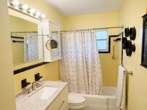 Bath - 37 Pine St, Eustis, FL 32726 photo 1 of 1