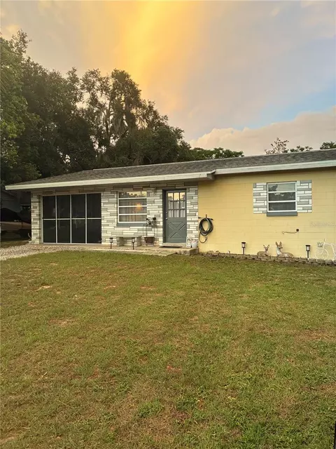 Exterior - 37 Pine St, Eustis, FL 32726 photo 2 of 4