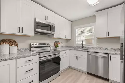 Kitchen - 116 Harbor Dr, Winter Haven, FL 33881 photo 2 of 3