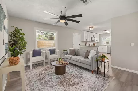 Living - 116 Harbor Dr, Winter Haven, FL 33881 photo 1 of 3