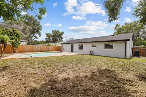 Exterior - 116 Harbor Dr, Winter Haven, FL 33881 photo 4 of 6