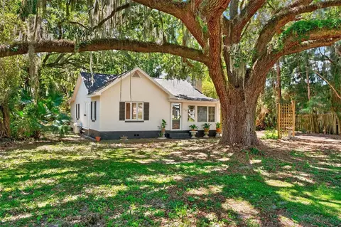 112 N Lake Ave, Leesburg, FL 34748