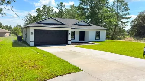 17 Malauka Run Dr, Ocklawaha, FL 32179