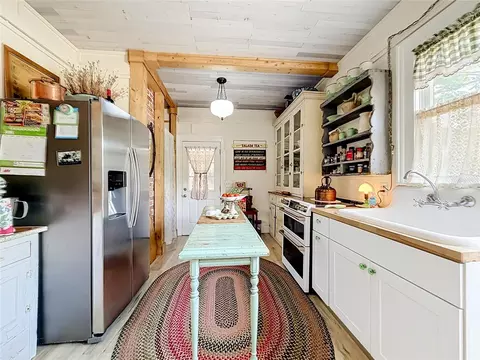 Kitchen - 740 Summit St, Eustis, FL 32726 photo 2 of 5