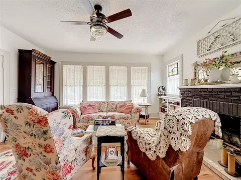 Living - 740 Summit St, Eustis, FL 32726 photo 4 of 4