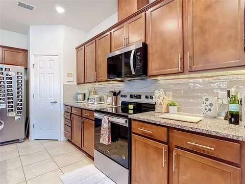 Kitchen - 2892 Matera Dr, Saint Cloud, FL 34771 photo 5 of 8