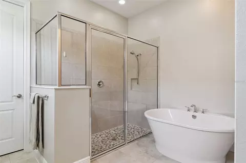 Bath - 2665 Meadowedge Loop, Saint Cloud, FL 34772 photo 2 of 4
