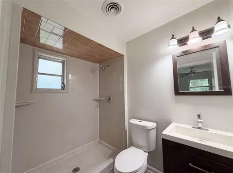 Bath - 2410 NE 3rd Ave, Ocala, FL 34470 photo 2 of 2