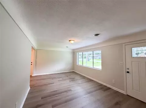 Living - 2410 NE 3rd Ave, Ocala, FL 34470 photo 5 of 6