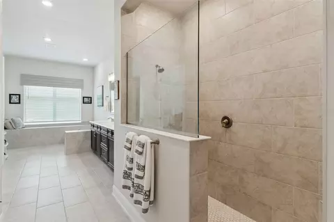 Bath - 17286 Hickory Wind Dr, Clermont, FL 34711 photo 3 of 6