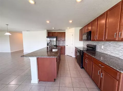 Kitchen - 11534 Brighton Knoll Loop, Riverview, FL 33579 photo 2 of 3