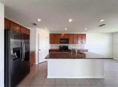 Kitchen - 11534 Brighton Knoll Loop, Riverview, FL 33579 photo 1 of 3