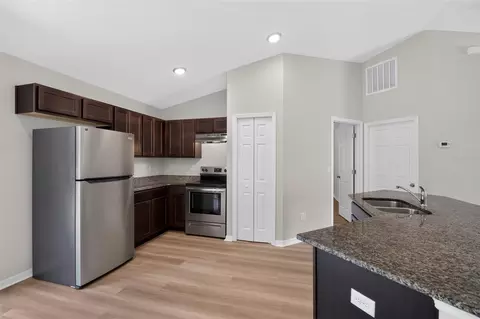 Kitchen - 16 Spring Loop Ct, Ocala, FL 34472 photo 2 of 2
