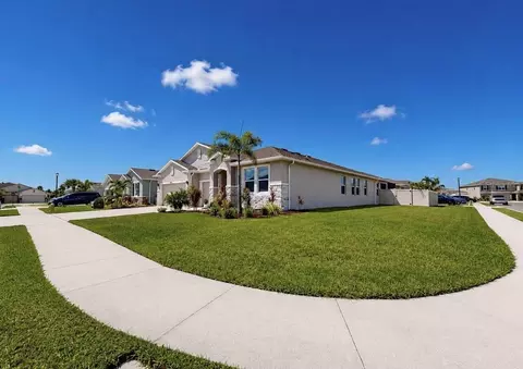 Exterior - 11043 Tamarack Pl, Parrish, FL 34219 photo 8 of 12