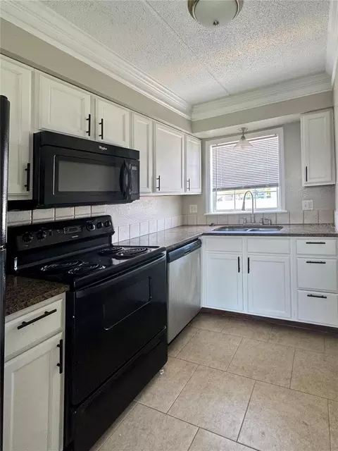 Kitchen - 1400 Eudora Rd #D36, Mount Dora, FL 32757 photo 1 of 1