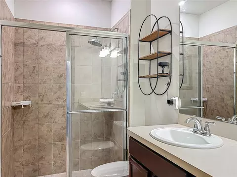 Bath - 2610 Hilltop Loop, Apopka, FL 32712 photo 3 of 5