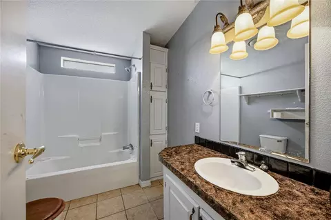 Bath - 819 Lenore Ave, Interlachen, FL 32148 photo 4 of 4