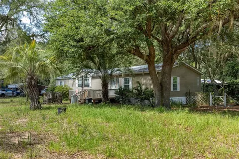 Exterior - 819 Lenore Ave, Interlachen, FL 32148 photo 7 of 10