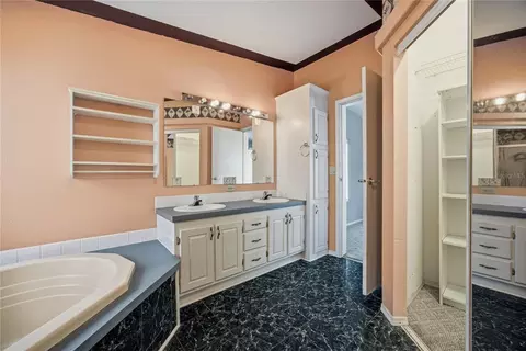 Bath - 819 Lenore Ave, Interlachen, FL 32148 photo 3 of 4
